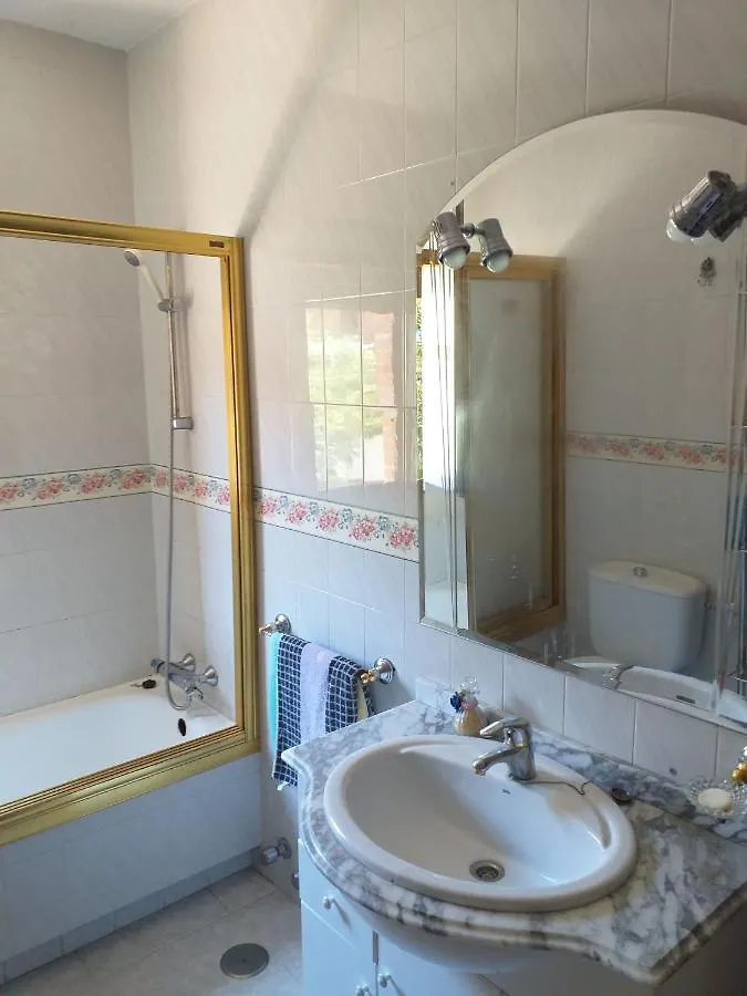 Room In Chalet - Habitacion En Chalet Compartido En טולדו